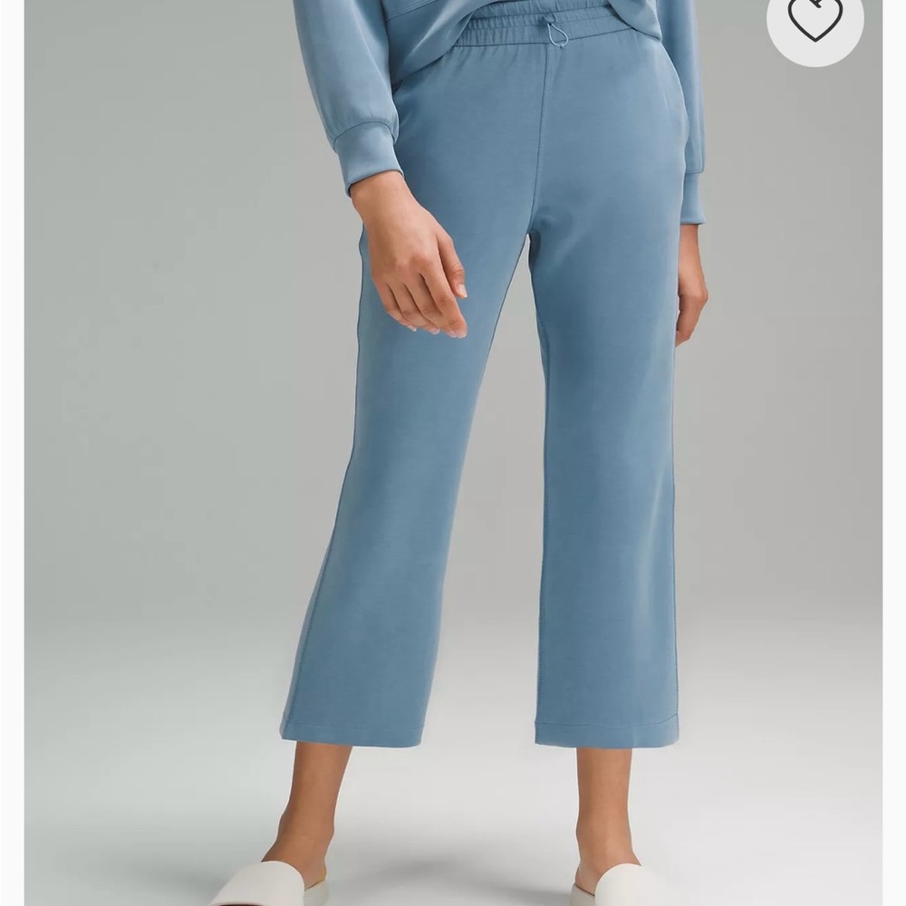 Lululemon Athletica Blue Cropped Pants